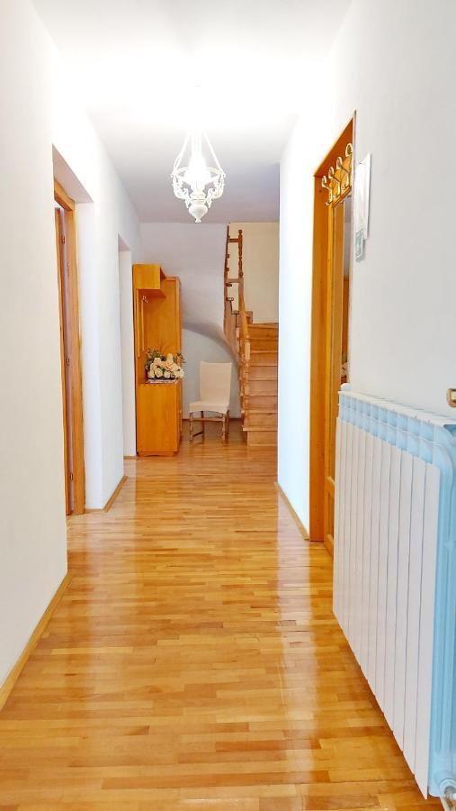 סנג' Holiday House With Seaview מראה חיצוני תמונה