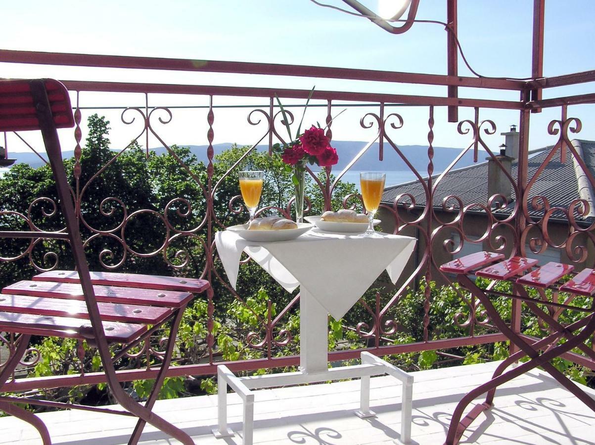 סנג' Holiday House With Seaview מראה חיצוני תמונה